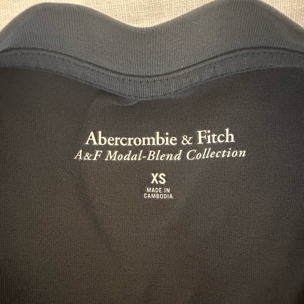 Abercrombie & Fitch Boxy Cropped T-Shirt - Picture 3 of 3